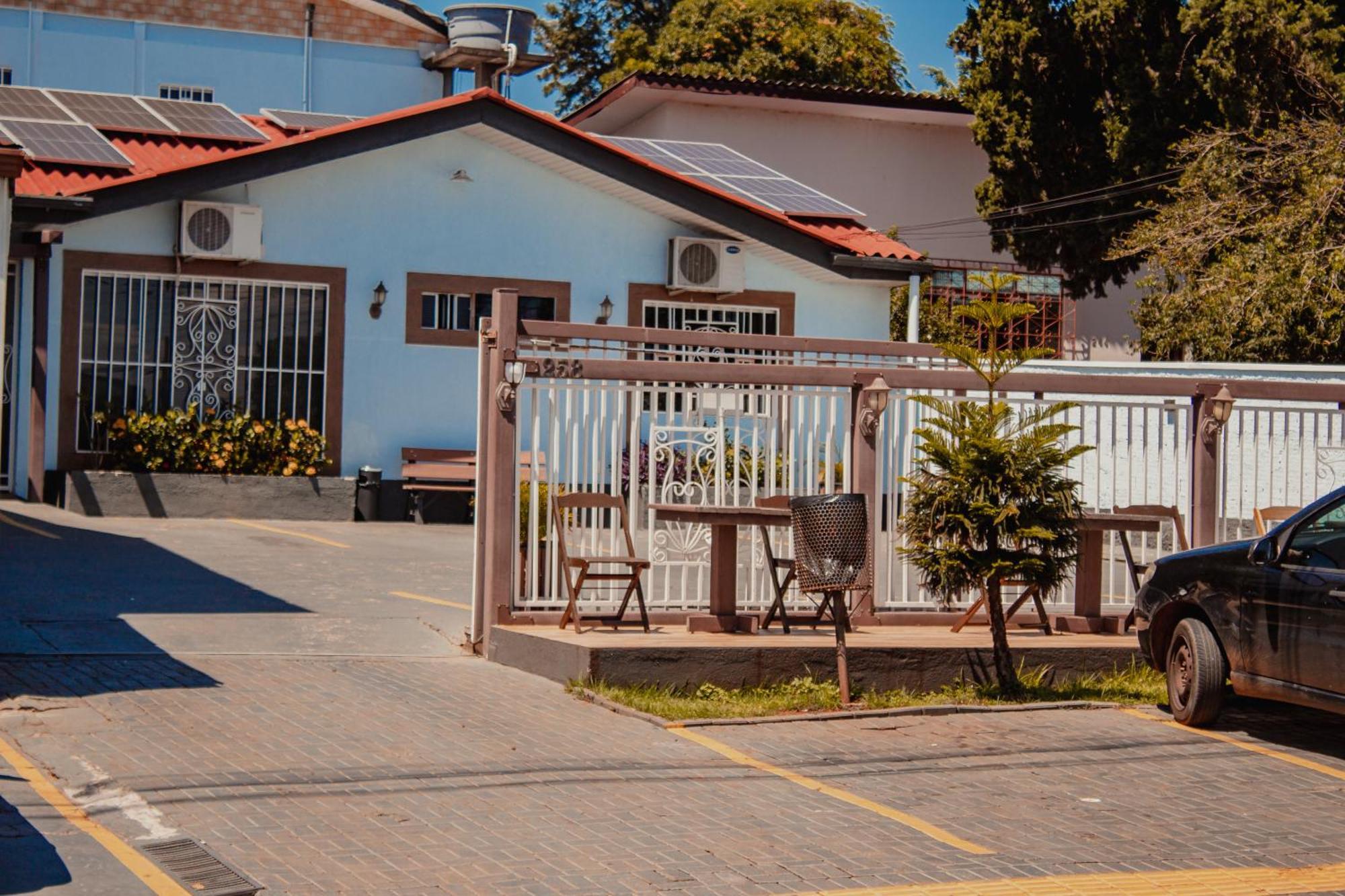 Hotel e Pousada Caroline Foz do Iguaçu Exterior foto